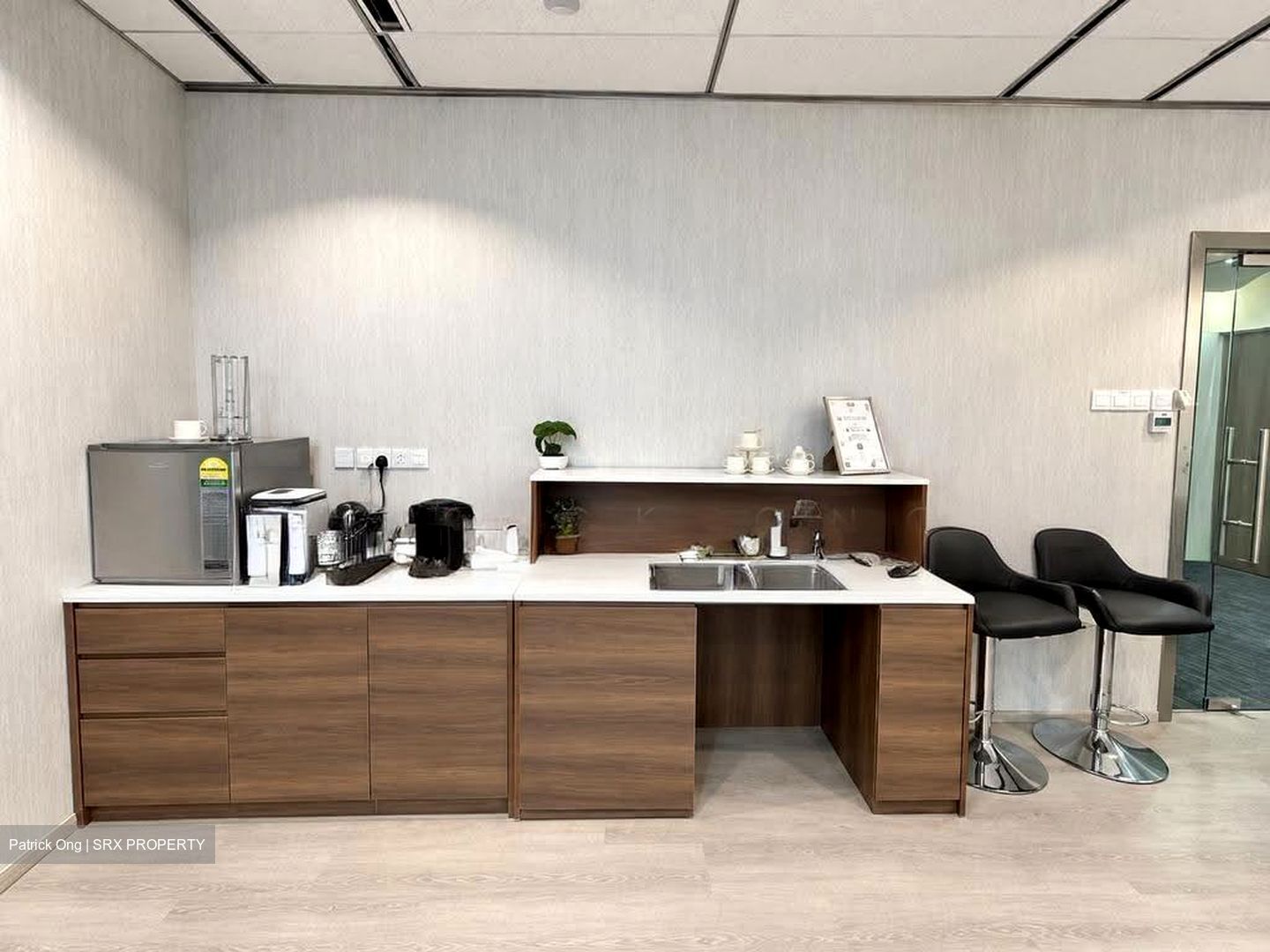 United Square (D11), Office #634988311